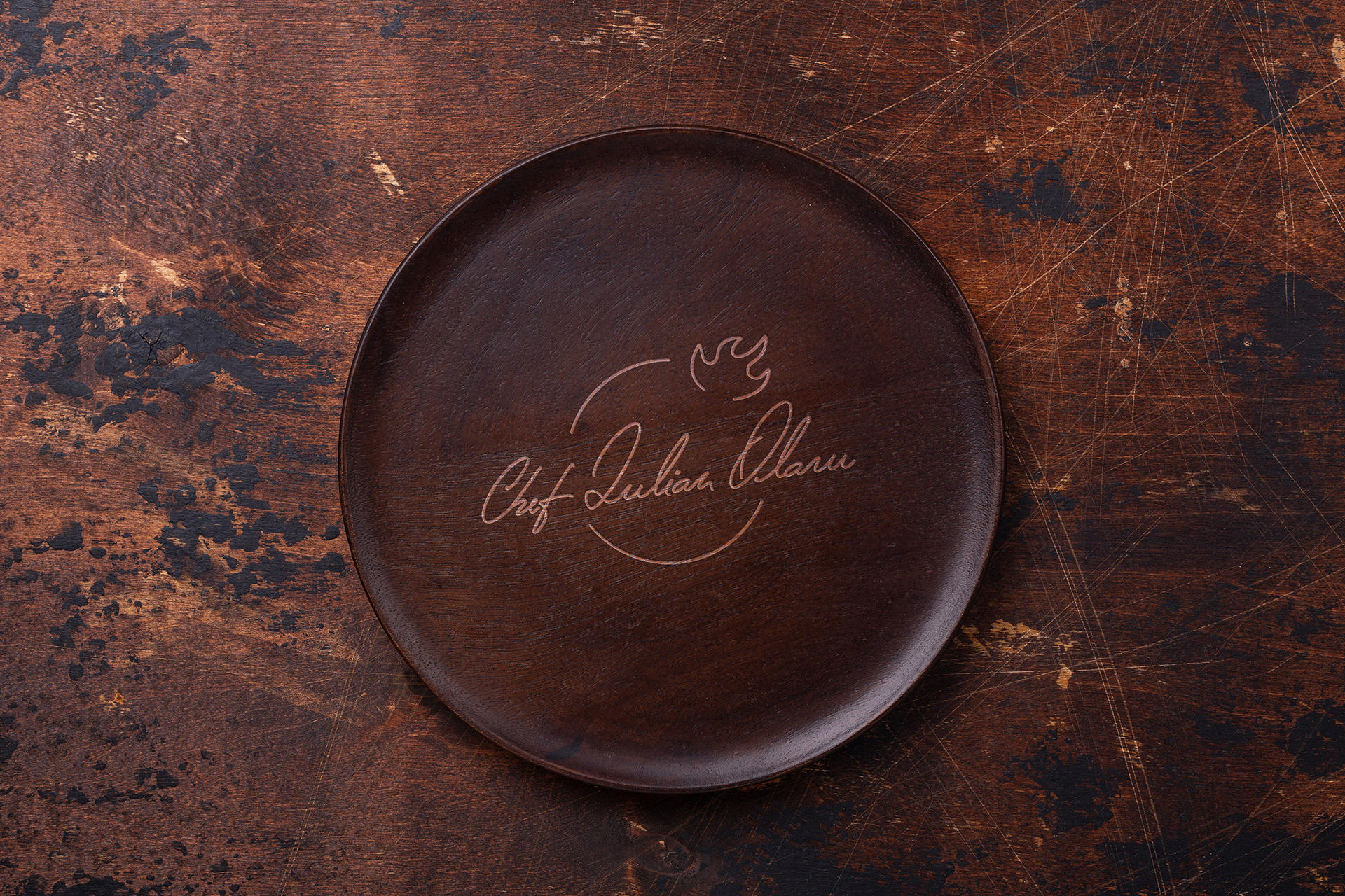 Empty,Plate,And,Linen,Napkin,On,Brown,Wooden,Background,Copy